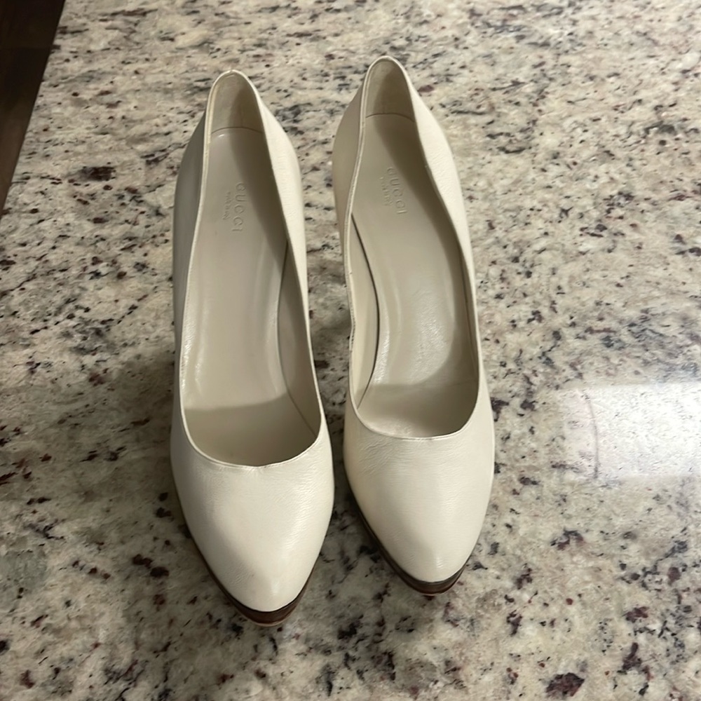 Barely worn Gucci patent stilettos